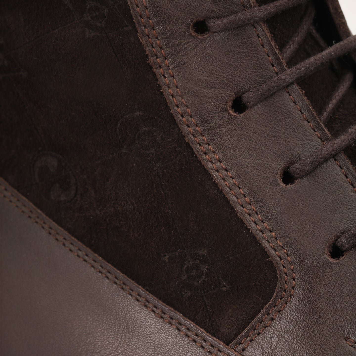 Շագանակագույն երկարաճիտ կոշիկներ մորթիով