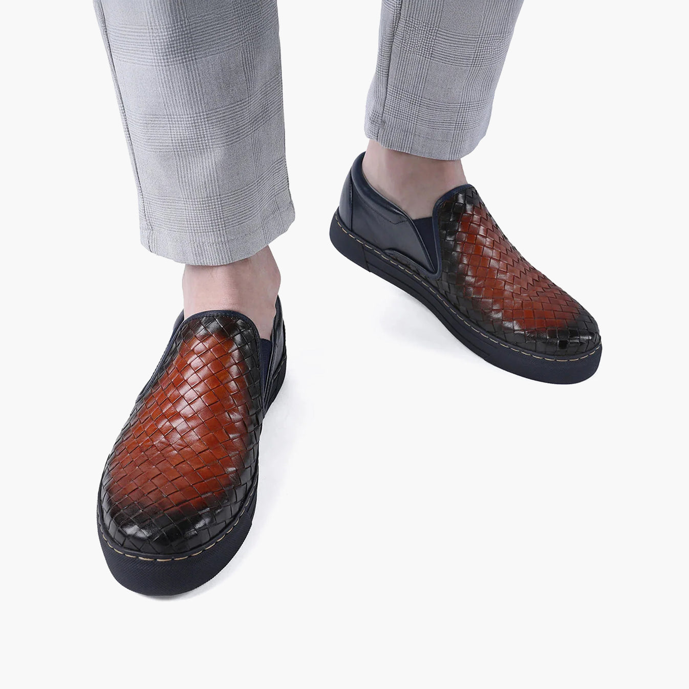 Հյուսված սպորտային կոշիկներ