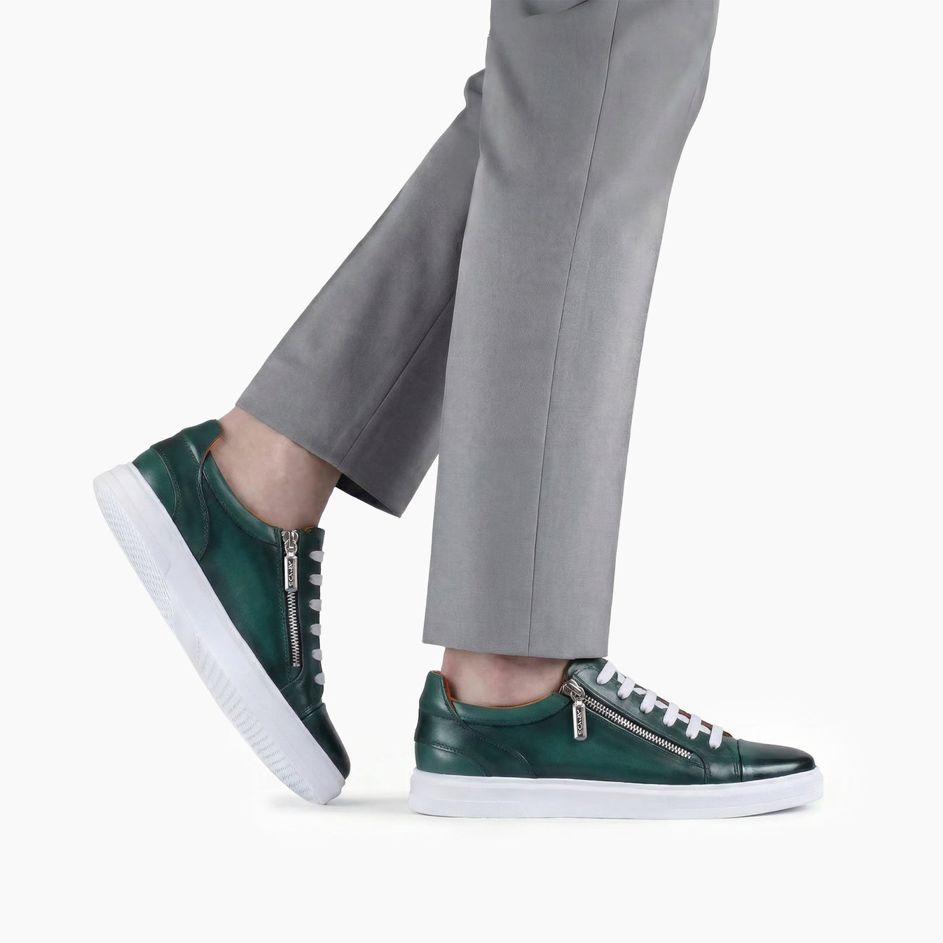 Շղթայով կաշվե սպորտային