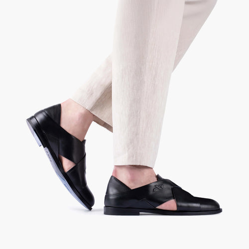 Սև սանդալներ